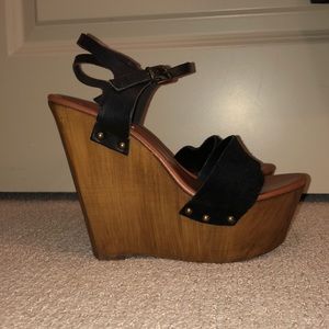 Steve Madden black wood wedge